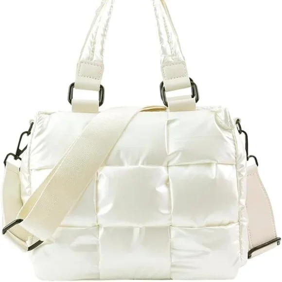 NWT. Puffer Quilted Crossbody Bad. Pearlized White Color. - Picture 1 of 4